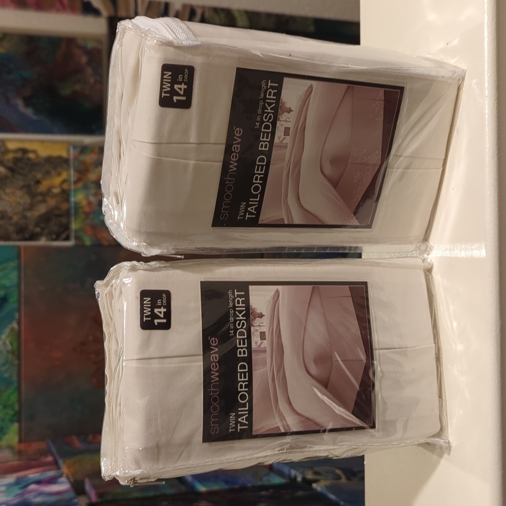 SMOOTH weave twin tailored 14-in drop bed skirt in ivory brand new in package.